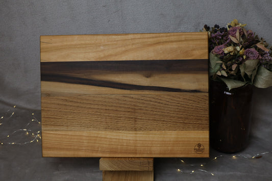 Großes Schneidebrett aus Mansonia-, Kirsch und Eichenholz.